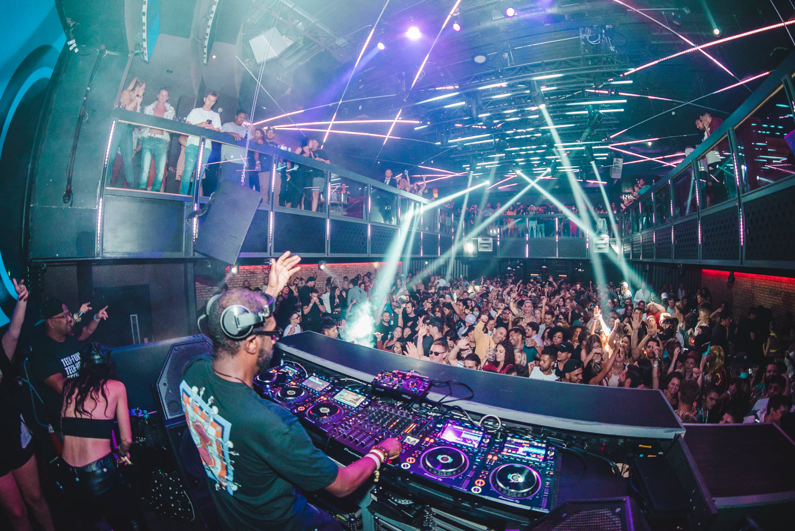 12 Best Nightclubs in Chicago - Where to Party at Night in Chicago – Go Guides